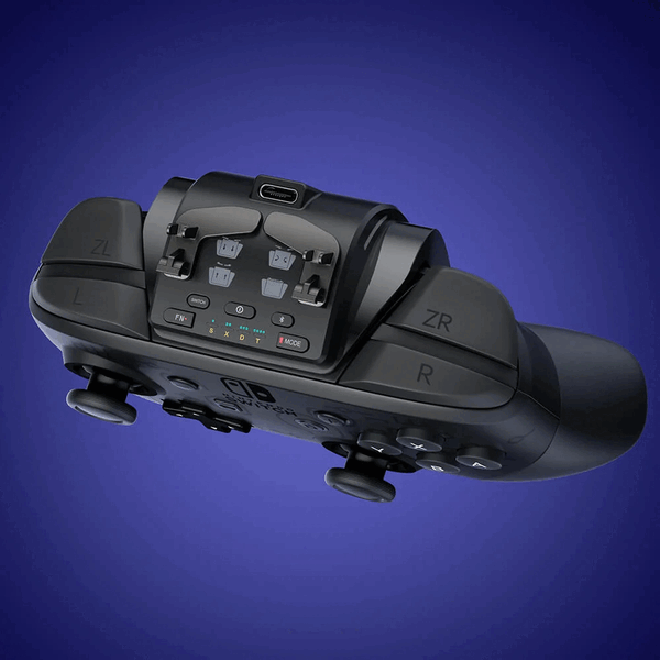 Le Voidjoy Elite Extender se connecte à une manette Nintendo Switch Pro via un connecteur USB-C.