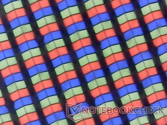 Sous-pixels RVB d'une grande netteté avec une granulation minimale due à la couche brillante