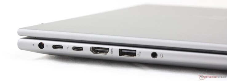 À gauche : adaptateur secteur, 2x USB-C Thunderbolt 4 w/ Power Delivery + DisplayPort 2.1, HDMI 2.1, USB-A (5 Gbps), casque 3,5 mm