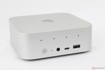 Face avant : Bouton d'alimentation, bouton de réinitialisation, casque d'écoute de 3,5 mm, USB-C (10 Gbps), USB-A 3.2 (10 Gbps)