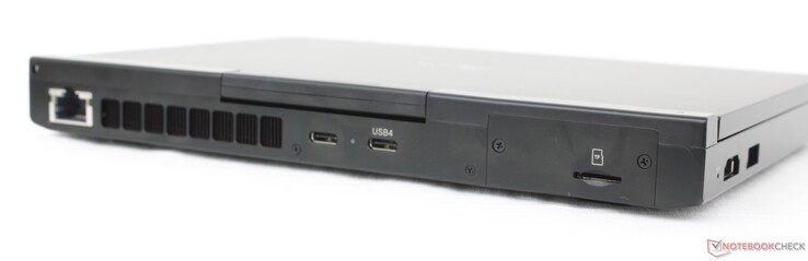 Arrière : RJ-45 (2,5 Gbps), USB-C 3.2 Gen. 2 (10 Gbps) avec DisplayPort + Power Delivery, USB-C 4.0 (40 Gbps) avec DisplayPort + Power Delivery, lecteur MicroSD