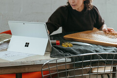 Microsoft ne devrait pas dévoiler d'appareils Surface grand public dans le courant du mois. (Source de l'image : Microsoft)
