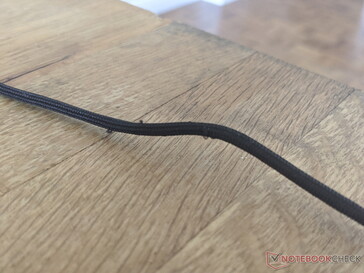 The cable on our prototype has already started fraying. (Image source: Notebookcheck)