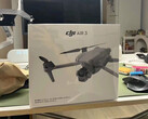 Le DJI Air 3 sera disponible avec les télécommandes RC 2 et RC-N2. (Source de l'image : @DealsDrone)