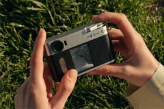 Le Fujifilm X half serait un véritable succès auprès des consommateurs. (Source de l'image : Fujifilm)