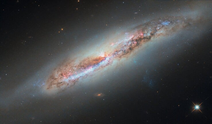 Image Hubble de NBC 4388 (Source de l'image : ESA/Hubble, NASA, S. Veilleux, J. Wang, et J. Greene)