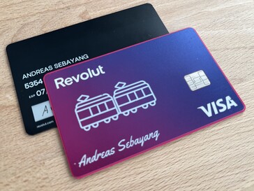 Au verso figurent un champ caractéristique et le numéro de la carte