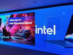 Un grand mur de LED dans l'Intel Experience Store à Munich (Source de l'image : Benjamin Herzig)
