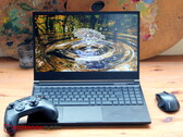 Test du Schenker XMG Neo 15 : Ryzen 6000 avec ports de refroidissement liquide