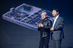 Liu Yangwei, président de Hon Hai, et Jensen Huang, PDG de Nvidia (Image Source : UDN)