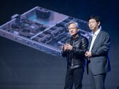 Liu Yangwei, président de Hon Hai, et Jensen Huang, PDG de Nvidia (Image Source : UDN)