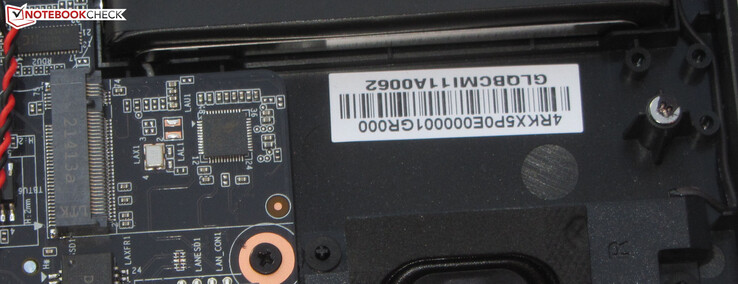 Il y a un emplacement pour un autre SSD.