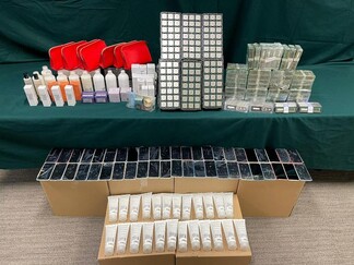 Articles confisqués d'une valeur de plus de 500 000 dollars américains. (Image source : Hong Kong Customs)