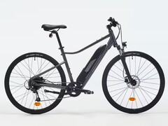 Le vélo tout-terrain Decathlon Riverside 520 E a une autonomie de 100 km. (Source de l'image : Decathlon)