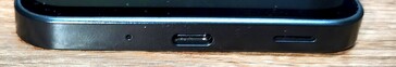 Bas : Microphone, port USB-C, haut-parleur