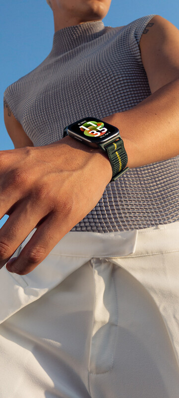 La prochaine smartwatch de Motorola sera capable de suivre la fréquence cardiaque, les calories et les pas. (Source : Evan Blass)