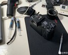 Un Canon EOS R5 avec de la pâte thermique. (Source : Baidu)