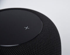 Le HomePod 3 pourrait utiliser son élément supérieur pour autre chose que la lecture et les commandes de volume. (Source de l'image : Przemyslaw Marczynski)