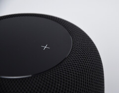 Le HomePod 3 pourrait utiliser son élément supérieur pour autre chose que la lecture et les commandes de volume. (Source de l&#039;image : Przemyslaw Marczynski)