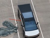 Cette unité de validation du Cybertruck semble présenter des problèmes d'alignement des portes qui, espérons-le, seront résolus d'ici à la production. (Source de l'image : Joe Tegtmeyer sur YouTube)