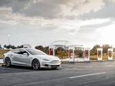 Certaines des plus grandes stations Supercharger bénéficieront de fonds publics (image : Tesla)
