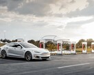 Certaines des plus grandes stations Supercharger bénéficieront de fonds publics (image : Tesla)
