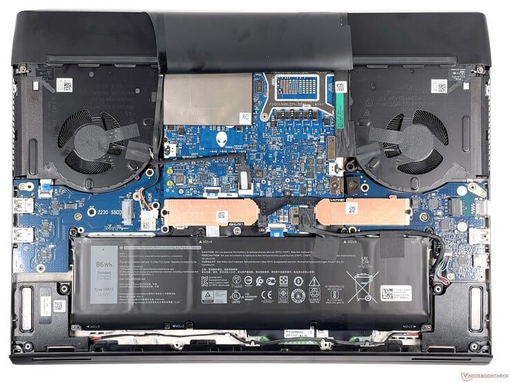 Alienware m17 R4 - Intérieur : Le module WLAN et la RAM sont soudés