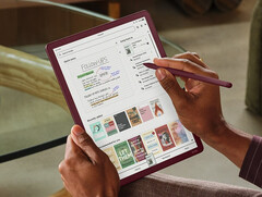 Le Kindle Scribe Colorsoft est le plus grand Kindle doté d&#039;un écran couleur. (Source de l&#039;image : Amazon)
