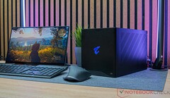 Des appareils comme la Gigabyte Aorus RTX 4090 Gaming Box promettent plus de performances pour les appareils compacts, mais la réalité est plus compliquée. (Source de l&#039;image : Notebookcheck)