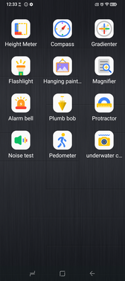 Des outils comme la boussole numérique sont disponibles, certains un peu gadget, comme le Height Meter. (Source de l'image : Sergey Tarasov - Notebookcheck)
