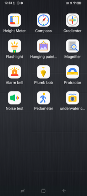 Des outils comme la boussole numérique sont disponibles, certains un peu gadget, comme le Height Meter. (Source de l'image : Sergey Tarasov - Notebookcheck)
