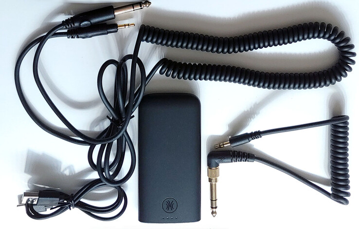 Émetteur et câbles. (Source de l'image : Notebookcheck)