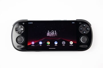 La Retroid Pocket 6 en noir avec son D-Pad en haut (Image source : Retroid)