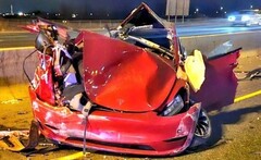 La Tesla Model 3 a été complètement détruite dans le double accident. (Source de l'image : @OPP_HSD)