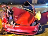 La Tesla Model 3 a été complètement détruite dans le double accident. (Source de l'image : @OPP_HSD)