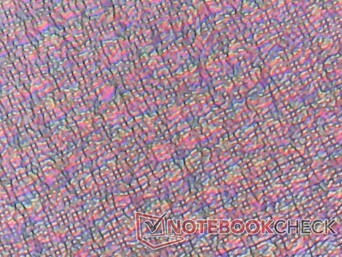 Les sous-pixels sont obscurcis par la superposition matte, ce qui donne une image granuleuse