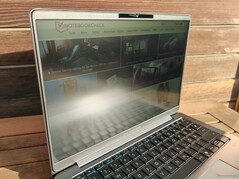 Visionnage en plein air sous le soleil