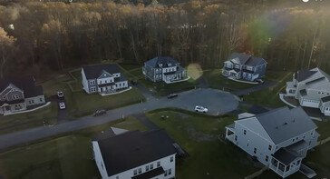 Colonisation avec des toits solaires Tesla dans l'est des États-Unis (Image : Tesla)