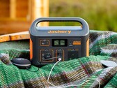 Le nouveau Jackery Explorer 500 v2 devrait être plus fin que le modèle original (photo). (Source de l'image : Jackery)