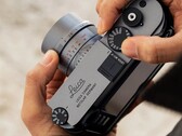 Leica réédite trois appareils photo en "gris métal".