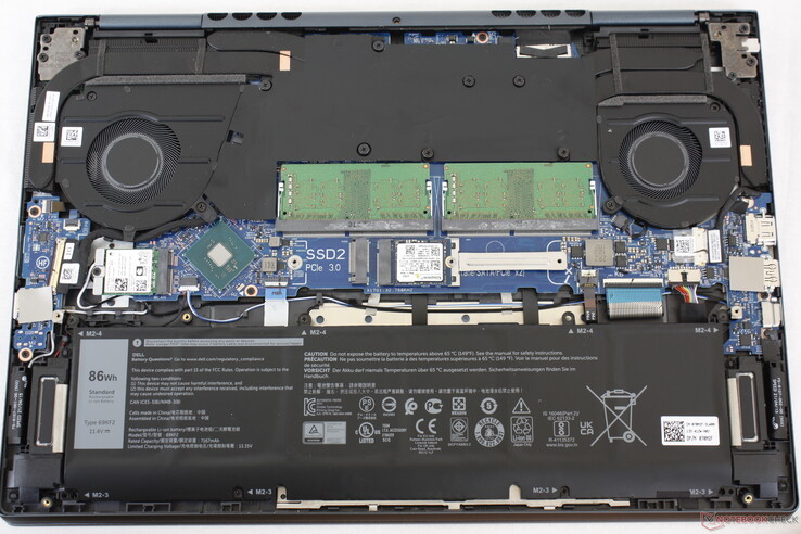 Inspiron 16 Plus 7610 pour comparaison. Notez le deuxième emplacement SSD et l'emplacement SODIMM qui manquent sur le 7620