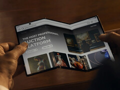 Le premier smartphone tri-pliant de Samsung se rechargera beaucoup plus lentement que le Huawei Mate XT (photo). (Source de l'image : Huawei)