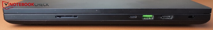 À droite : Lecteur de carte SD, USB-C Thunderbolt 4, HDMI 2.1, Kensington
