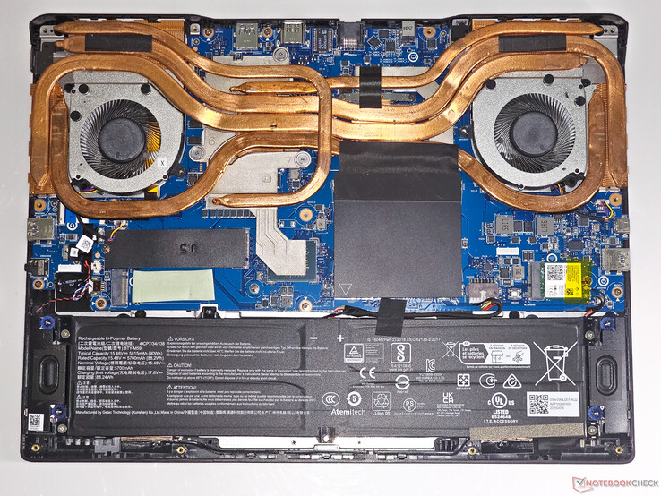 Carte mère Crosshair 16 HX à titre de comparaison