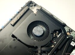 Le Titan 18 HX AI utilise un système de refroidissement à double ventilateur avec quatre sorties