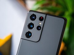 Le Galaxy S21 Ultra est réputé être l'un des appareils concernés. (Image source : Denis Cherkashin)