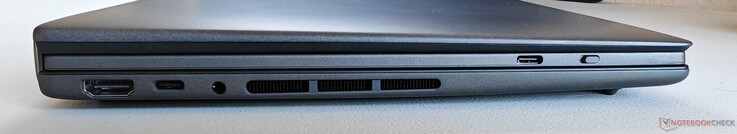 À gauche : HDMI 2.1 FRL, USB-C 4.0 avec Thunderbolt 4 (40 GBit/s, DisplayPort, Power Delivery), audio 3,5 mm, USB-C sur le clavier (uniquement pour la recharge)