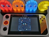 L'Atari Gamestation Go offre un look de jeu rétro compact avec un support officiel complet (image : Marc Zander, Notebookcheck).