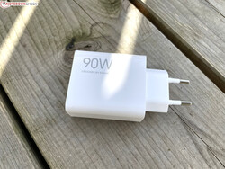 Le bloc d'alimentation optionnel de 90 watts.