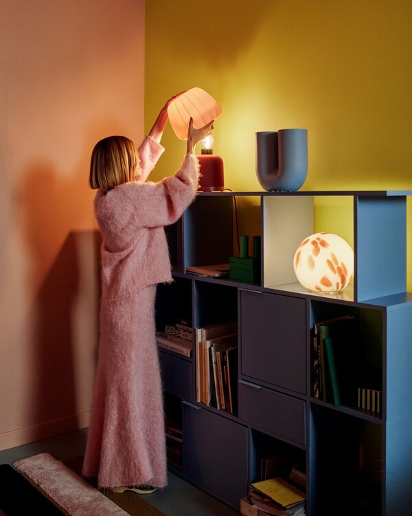 La lampe enceinte Bluetooth Kulglass a été conçue par Tekla Evelina Severin (Teklan). (Source de l'image : IKEA)